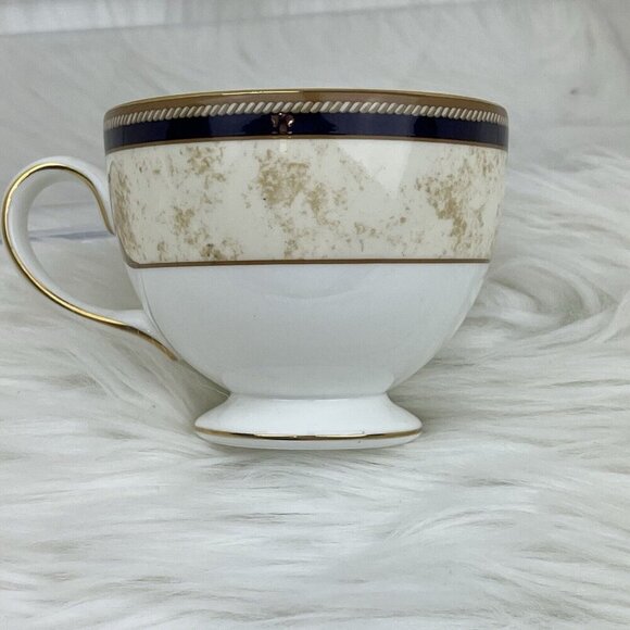 Wedgwood Cornucopia Cup and Saucer Set Bone China 1995 From England - Picture 3 of 16